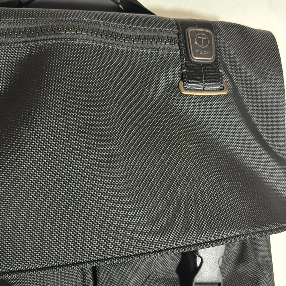 Tumi T-Tech Laptop Bag - Picture 3 of 16